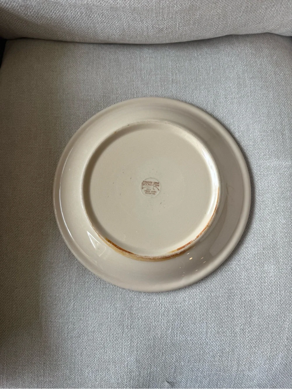 Classic Cream Dinner Plate with Green Accent
